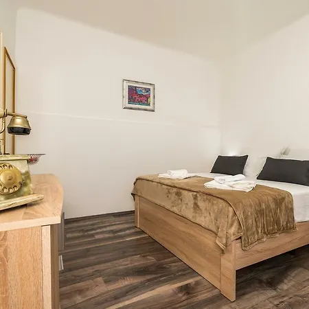 Rooftop View In The Palace Walls Σπλιτ