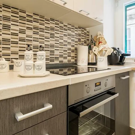 Apartment Rooftop View In The Palace Walls *