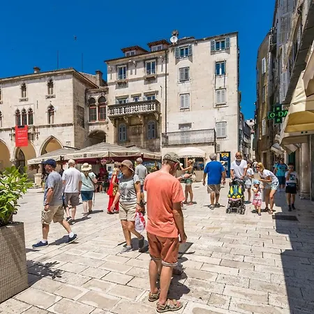 Rooftop View In The Palace Walls Apartment