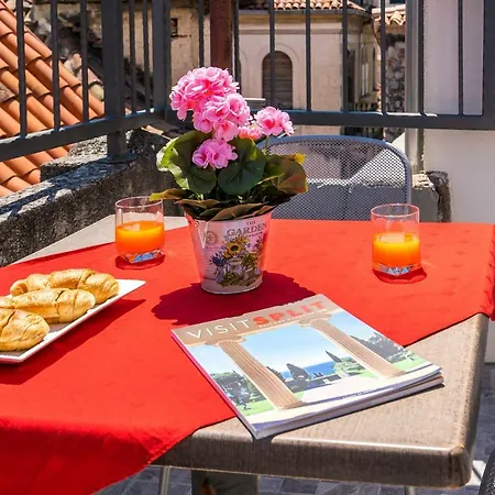 Rooftop View In The Palace Walls Lägenhet Split